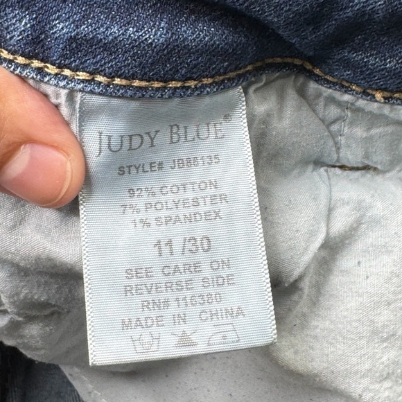 Judy Blue Mid Rise Vintage Relaxed Fit Cropped Distressed Raw Hem Jeans 11/30 - Picture 12 of 16